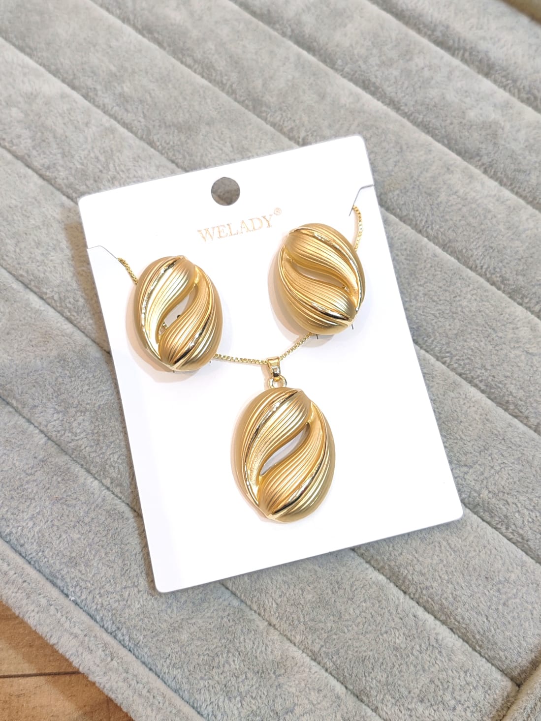 The Aurelia Ellipse