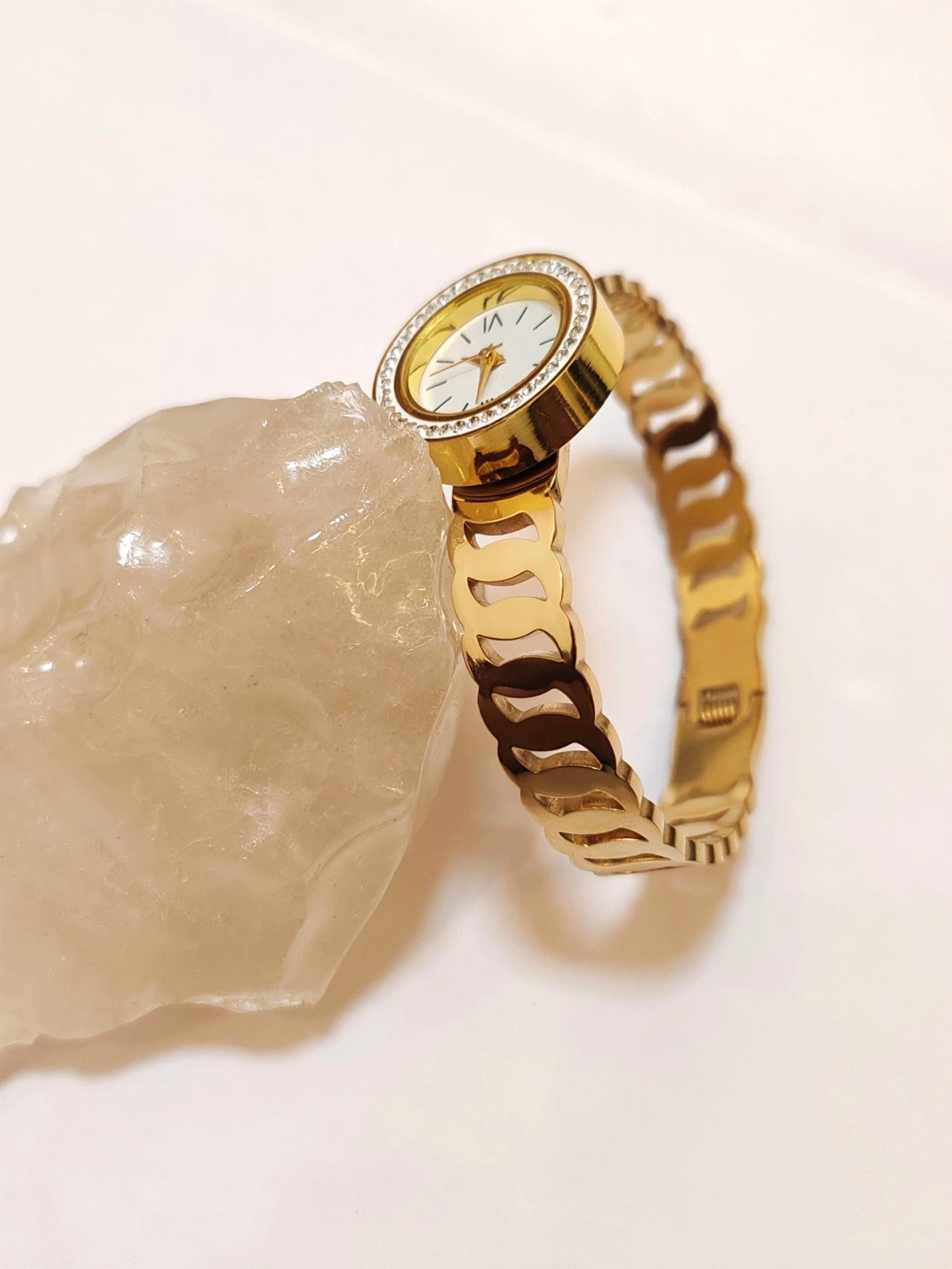 Luxe Gold Crystal-Bezel Link Watch